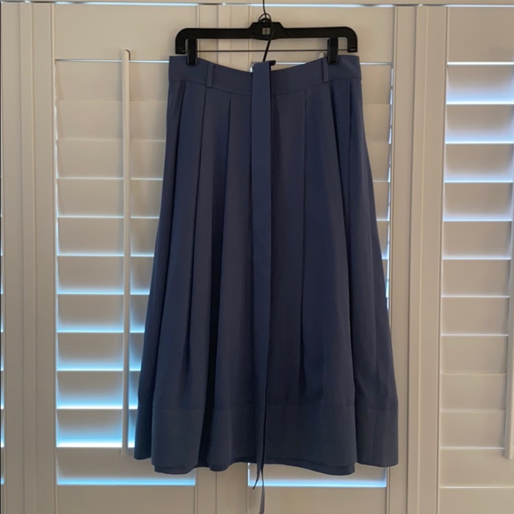 Blue pleated skirt. NBW.